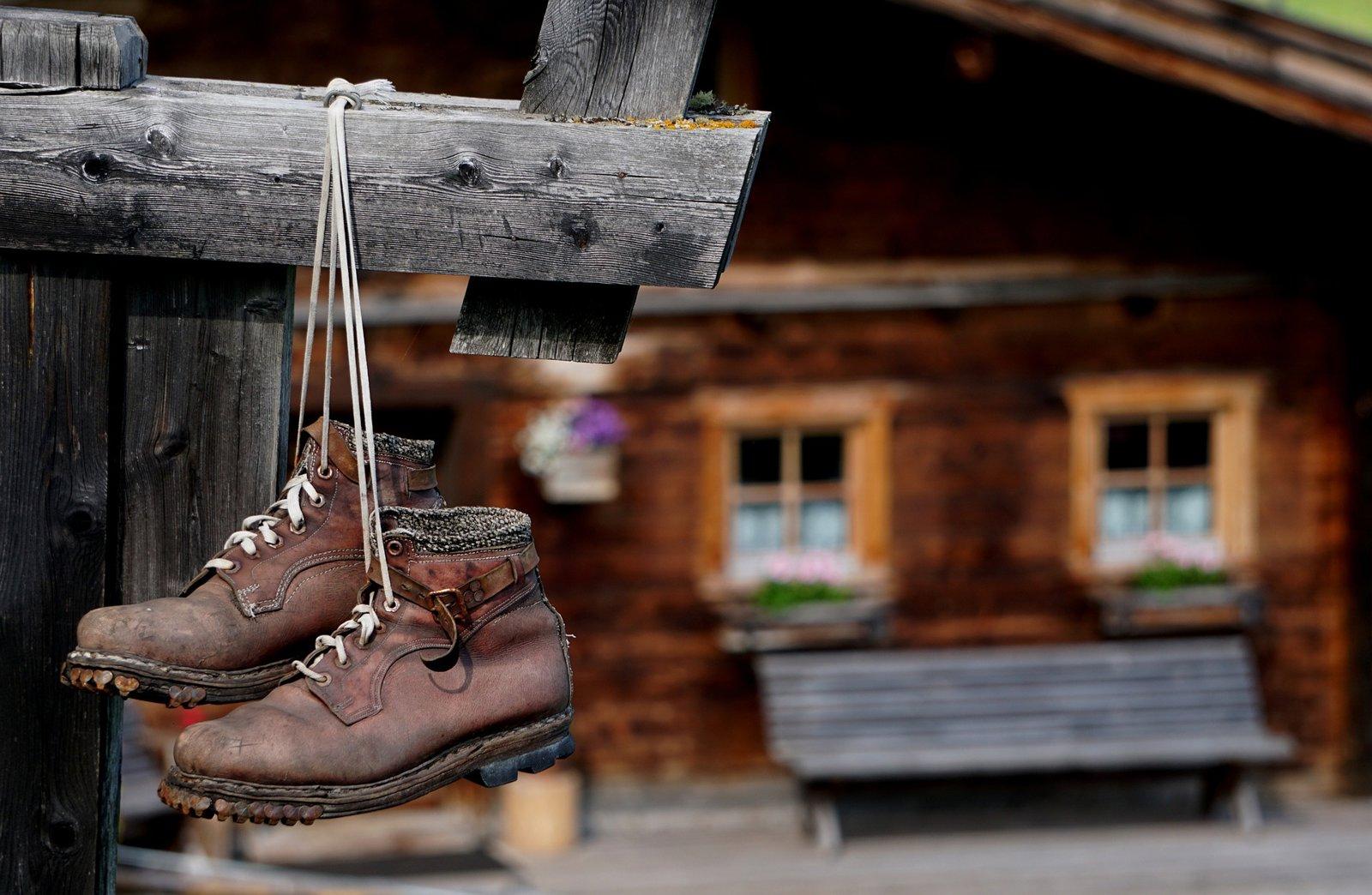 Mountain Boots 6323987 1920