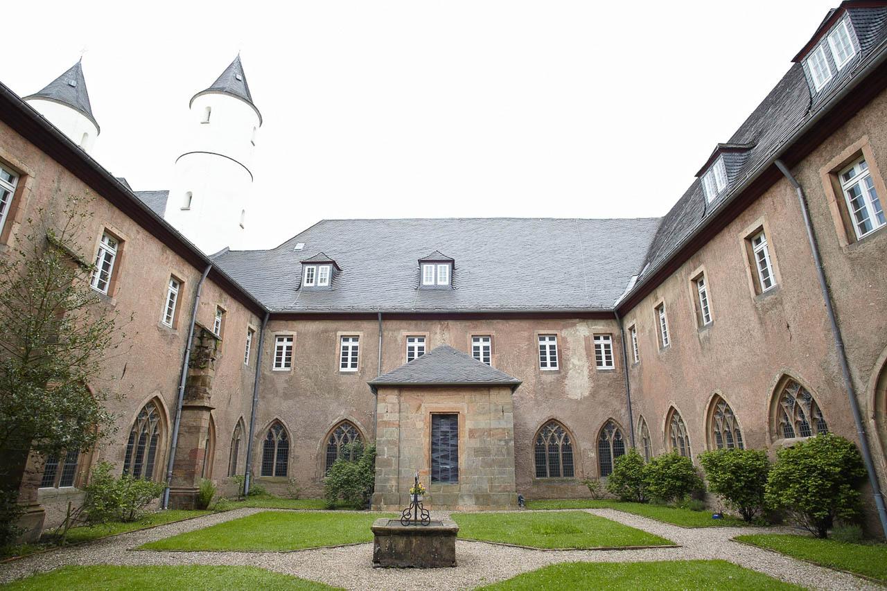 DE3MEA Klostersteinfeld Innenhof Kloster Steinfeld