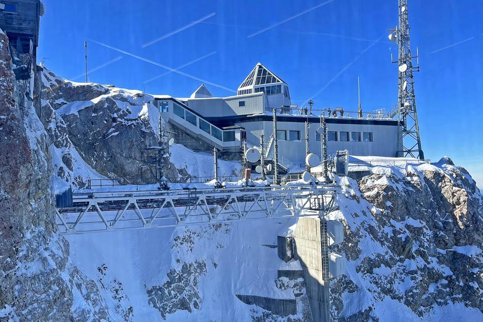 eurohike-wanderreisen-zugspitze-ehrwald-bergstation-zugspitzbahn-Zugspitze Eurohike-Eurohike-w950