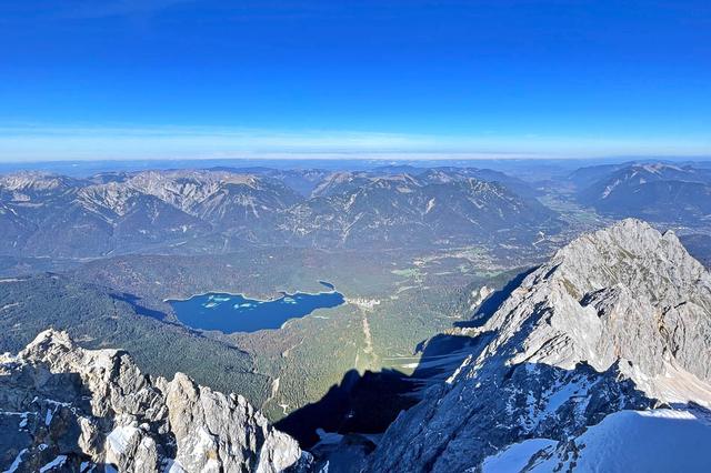eurohike-wanderreisen-zugspitze-ehrwald-panorama-tal-see-Zugspitze Eurohike-Eurohike-w950