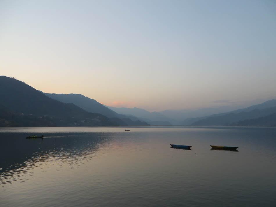 NP-2014-Klara-Verlinden-even_chillen_in_pokhara.-node_48426-submission_10988-Foto_5-NP5KTJ-Klara Verlinden-w950