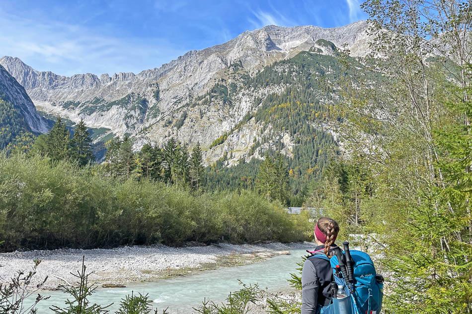 eurohike-wanderreisen-zugspitze-mittenwald-bergpanorama-wanderer-Zugspitze Eurohike-Eurohike-w950