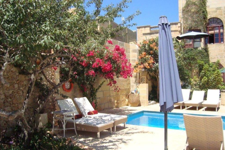 logies-Gozo-garden-pool-aria_export_w950