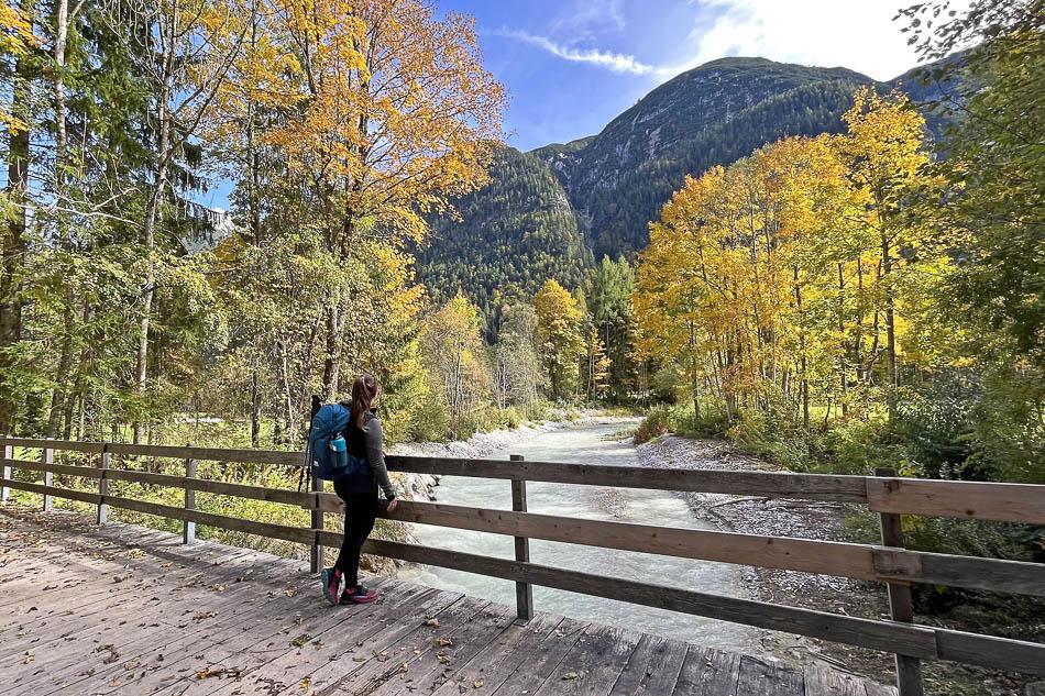 eurohike-wanderreisen-zugspitze-mittenwald-leutasch-bruecke-herbstwald-Zugspitze Eurohike-Eurohike-w950